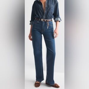 Abercrombie High Rise 90’s Relaxed Fit Jeans. Size 26/2 in mint condition